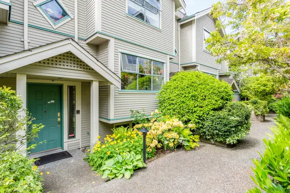 Sold /// 5-229 E 8th Street