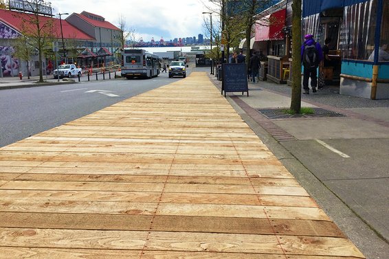 Lower Lonsdale / new pedestrian boardwalk 