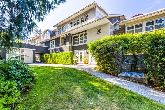 Just Listed // 303 3750 Edgemont Boulevard