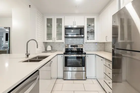 Just Listed // 212 150 West 22nd Street