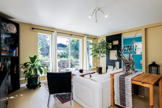 Sold / 317 East 20th Street