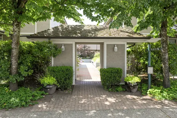 SOLD // 20-2133 St. Georges Ave