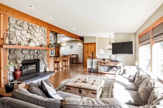 Just Listed // 4593 Glenwood Avenue