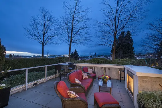 Sold // 303-175 W 2nd Street