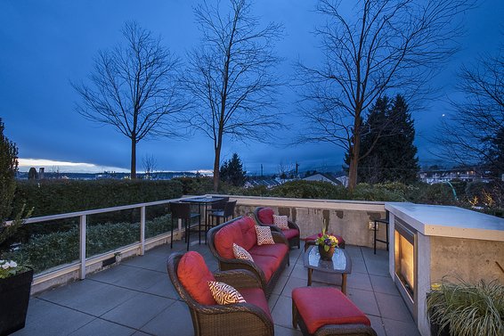 Sold // 303-175 W 2nd Street