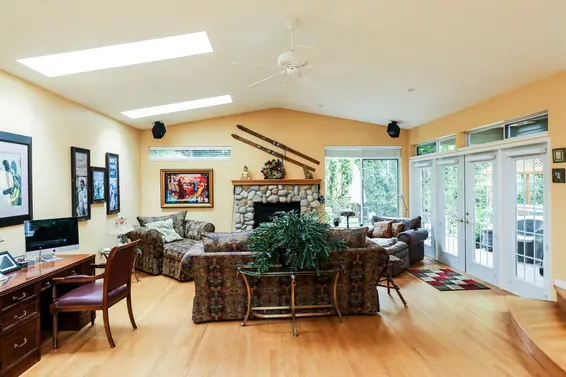 Just Listed / 3673 Princess Avenue