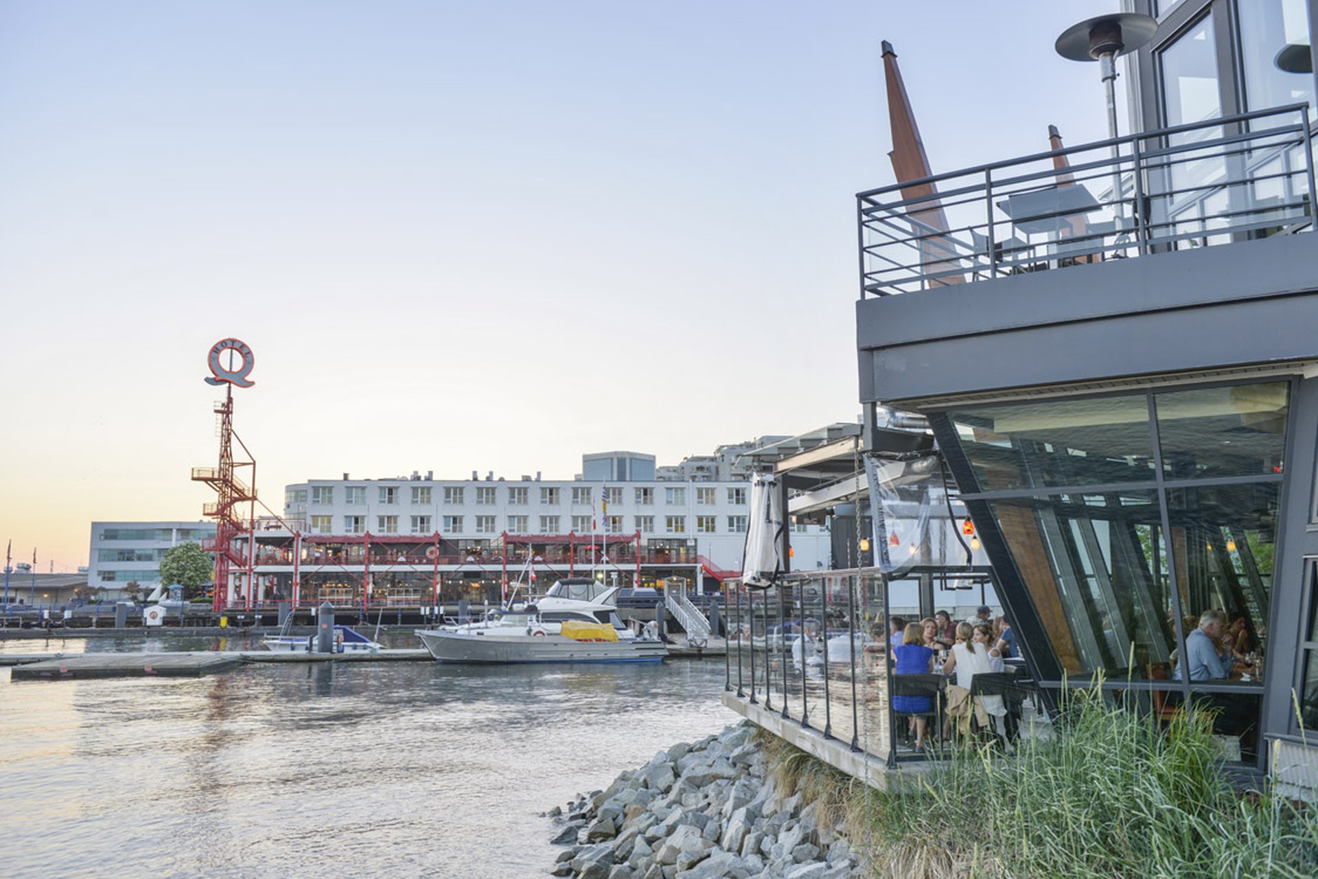 Spotlight Lower Lonsdale, North Vancouver Pics & Info