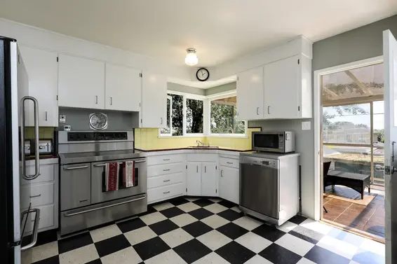 Sold // 809 East 5th Street