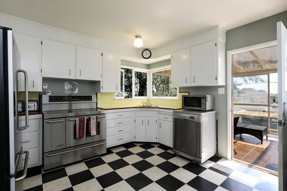 Sold // 809 East 5th Street