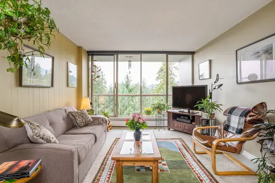 Sold // 1310 2020 Fullerton Avenue