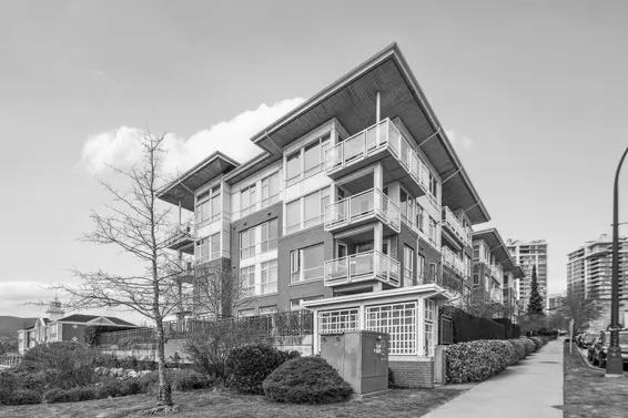 Sold // 208 717 Chesterfield Avenue