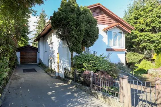 Just Listed // 866 East 10th Street