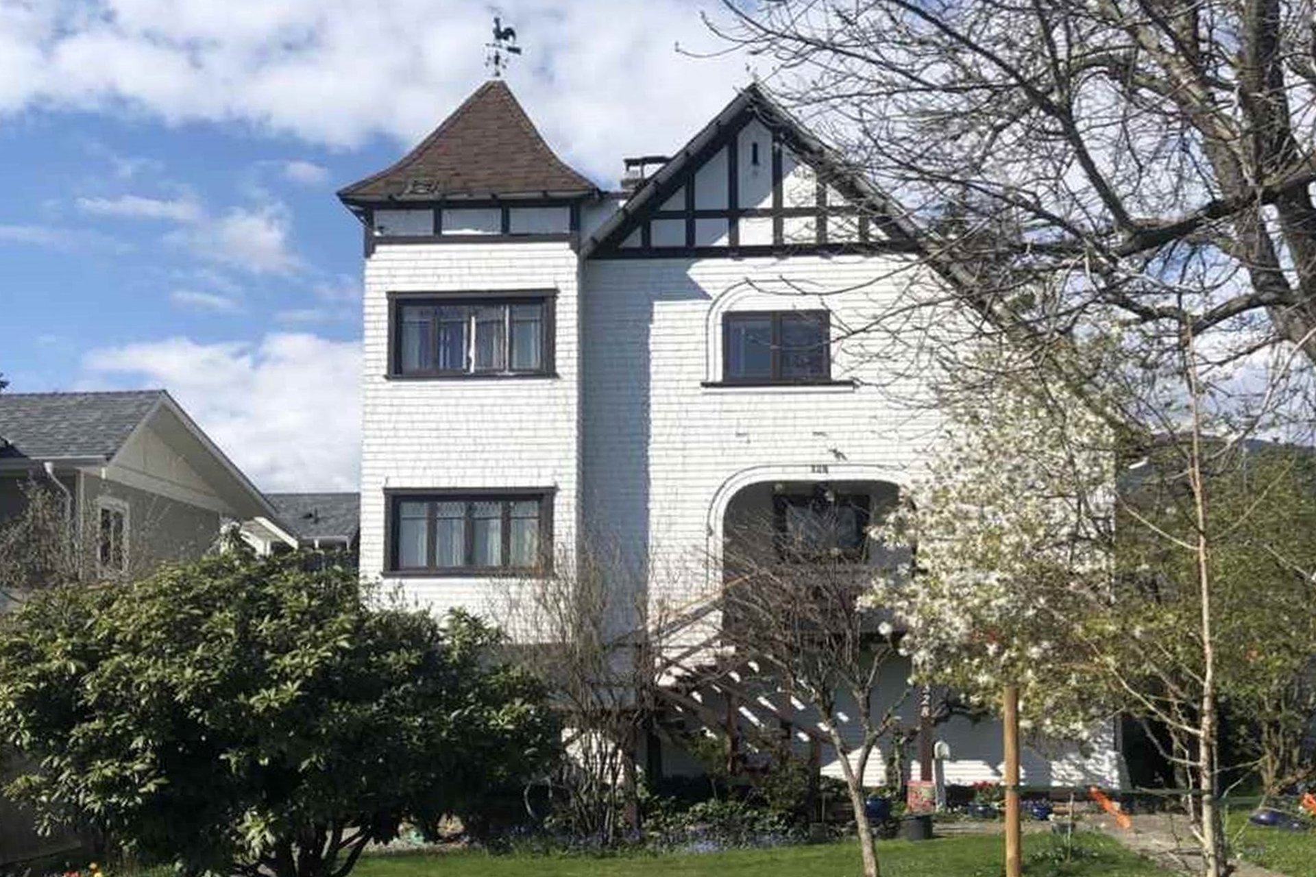 Heritage Home For Sale 328 W 14th Street