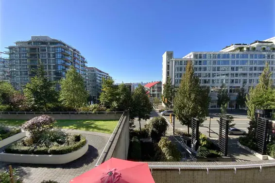 Sold // Th15 168 E Esplanade