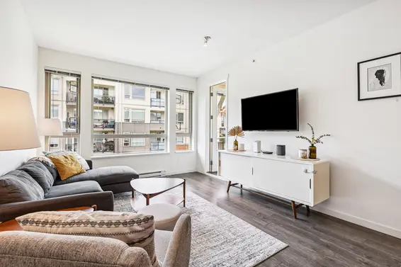Just Listed // 516 2665 Mountain Highway