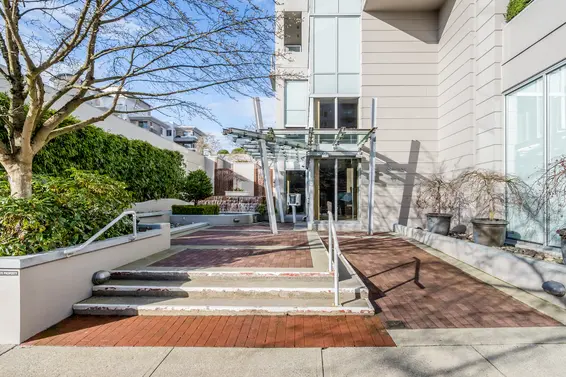 Just Listed // 404 120 W 16th Street