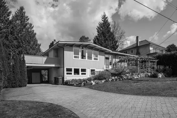 Sold // 408 W St James Road