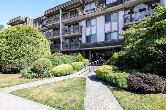 Just Listed // 312 236 W 2nd Street
