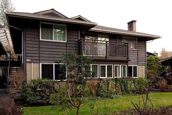 New Listing | 915-555 West 28th Street | Upper Lonsdale