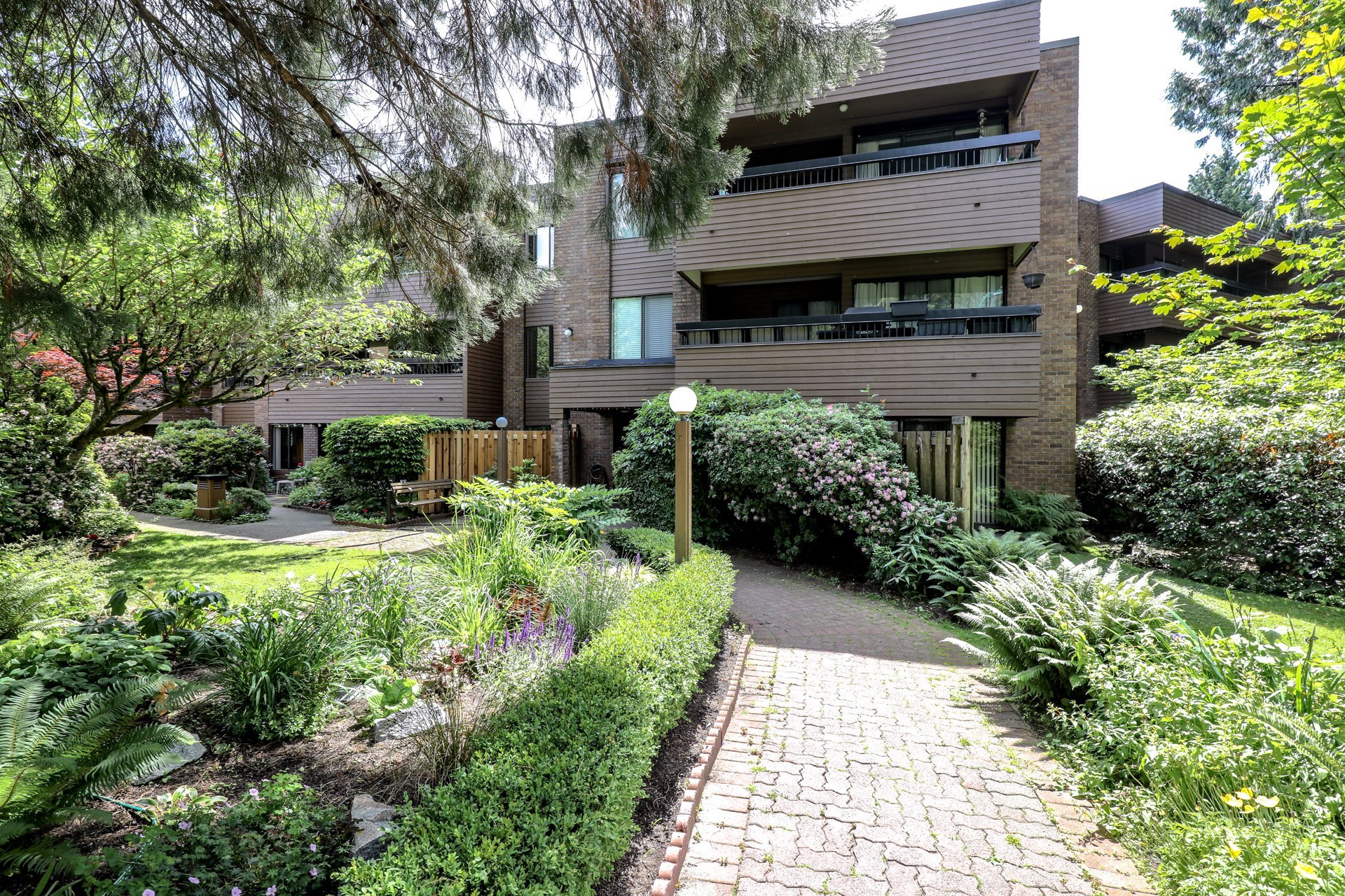 Sold /// 1112620 Fromme Road Recent Lynn Valley Sales