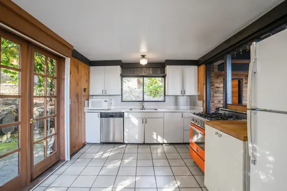 Sold /// 4555 Mountain Highway