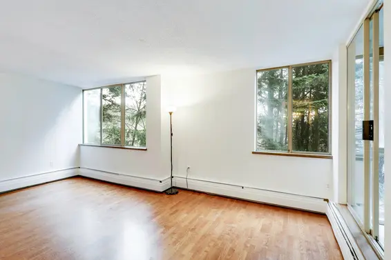 SOLD // 309-2004 Fullerton Avenue
