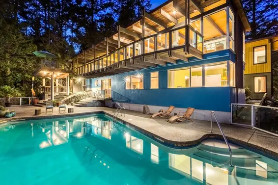 District of West Van try's to save 2 heritage homes
