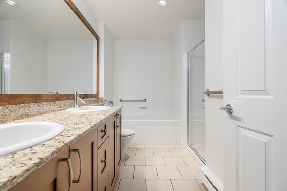 102 2601 Whiteley Court, North Vancouver