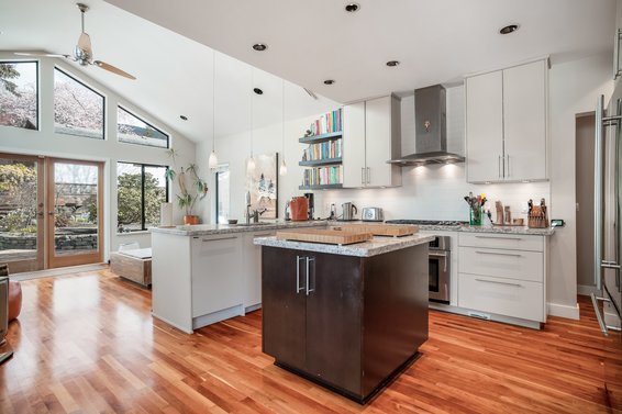 186 West Kings Road, North Vancouver