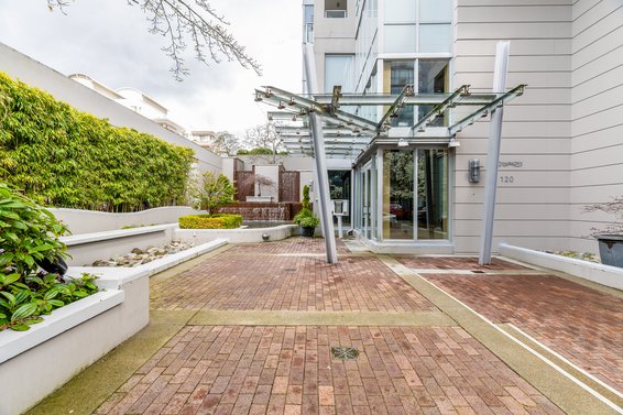 402 120 West 16th Street, North Vancouver