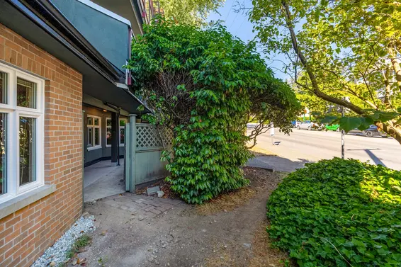 209 121 West 29th Street, North Vancouver For Sale - image 1