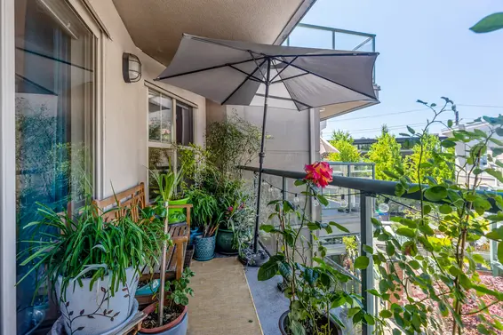 226 332 Lonsdale Avenue - Balcony  