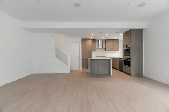 Main Level - 221 2060 Curling Road  