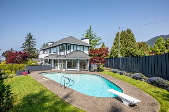 111 Sandringham Crescent, North Vancouver