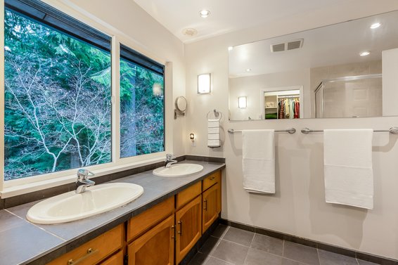 5528 Huckleberry Lane, North Vancouver