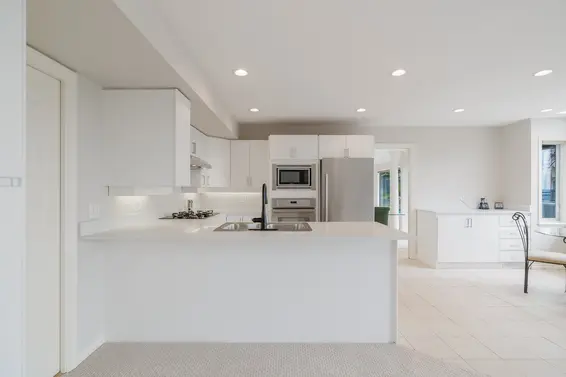 111 Sandringham Crescent, North Vancouver For Sale - image 16