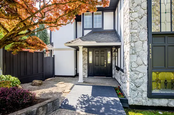 111 Sandringham Crescent, North Vancouver For Sale - image 56