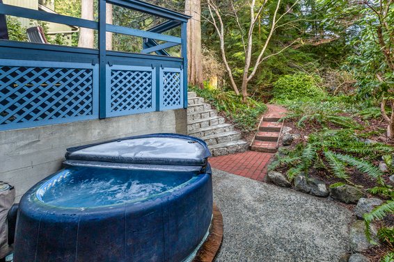 5528 Huckleberry Lane, North Vancouver