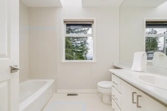 111 Sandringham Crescent, North Vancouver For Sale - image 42
