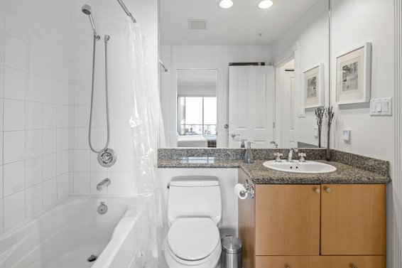 1502 160 East 13th Street, North Vancouver