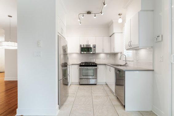 102 2601 Whiteley Court, North Vancouver