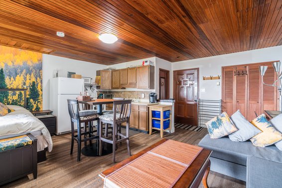 211 Tamarack Road, North Vancouver