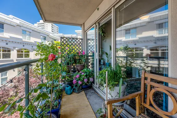 226 332 Lonsdale Avenue - Balcony  