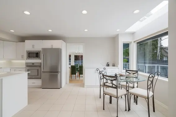 111 Sandringham Crescent, North Vancouver For Sale - image 11