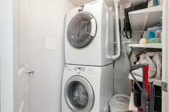 226 332 Lonsdale Avenue - Laundry Room  