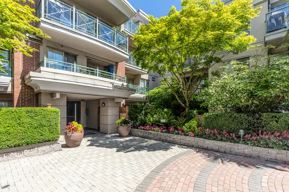 332 Lonsdale Avenue - The Calypso  