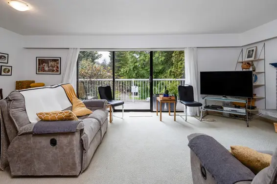Living Room - 530 19th Street West  