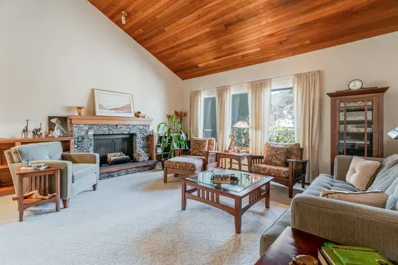 2250 Ennerdale Road, North Vancouver For Sale - image 2