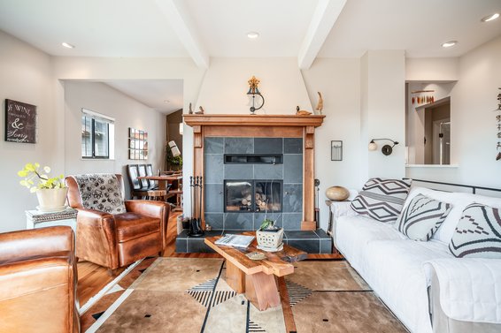 186 West Kings Road, North Vancouver