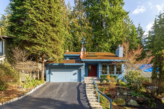 5528 Huckleberry Lane, North Vancouver